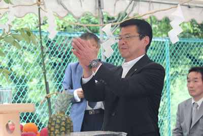 竣工稼働式にて成功を祈願する小野市長
